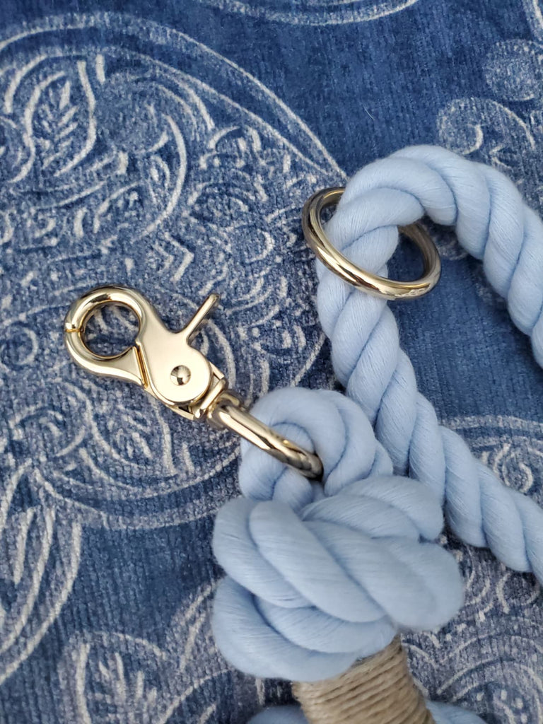 Close up of gold-toned clasp on Puppysentials light blue cotton rope dog leash an elegant and durable handmade dog leash.